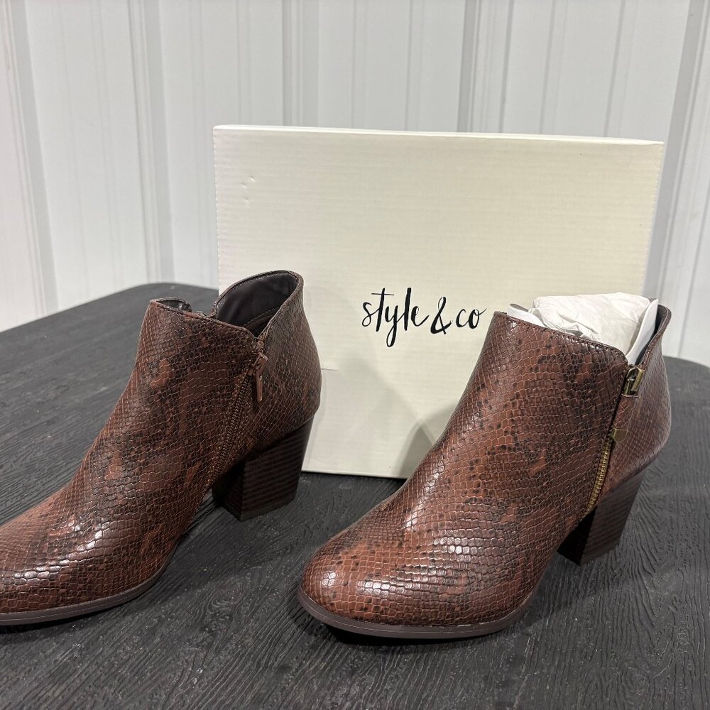 ✨ Style & Company Masrinaa Snake‑Embossed Booties – Size 7 (Brand New!) ✨